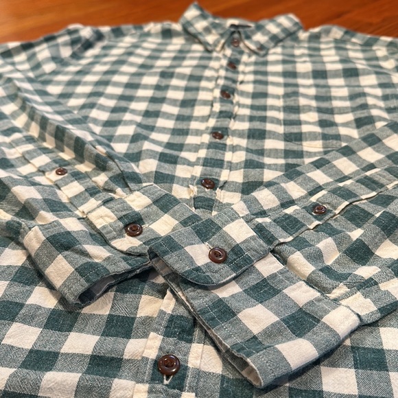 Green button down - Picture 3 of 4